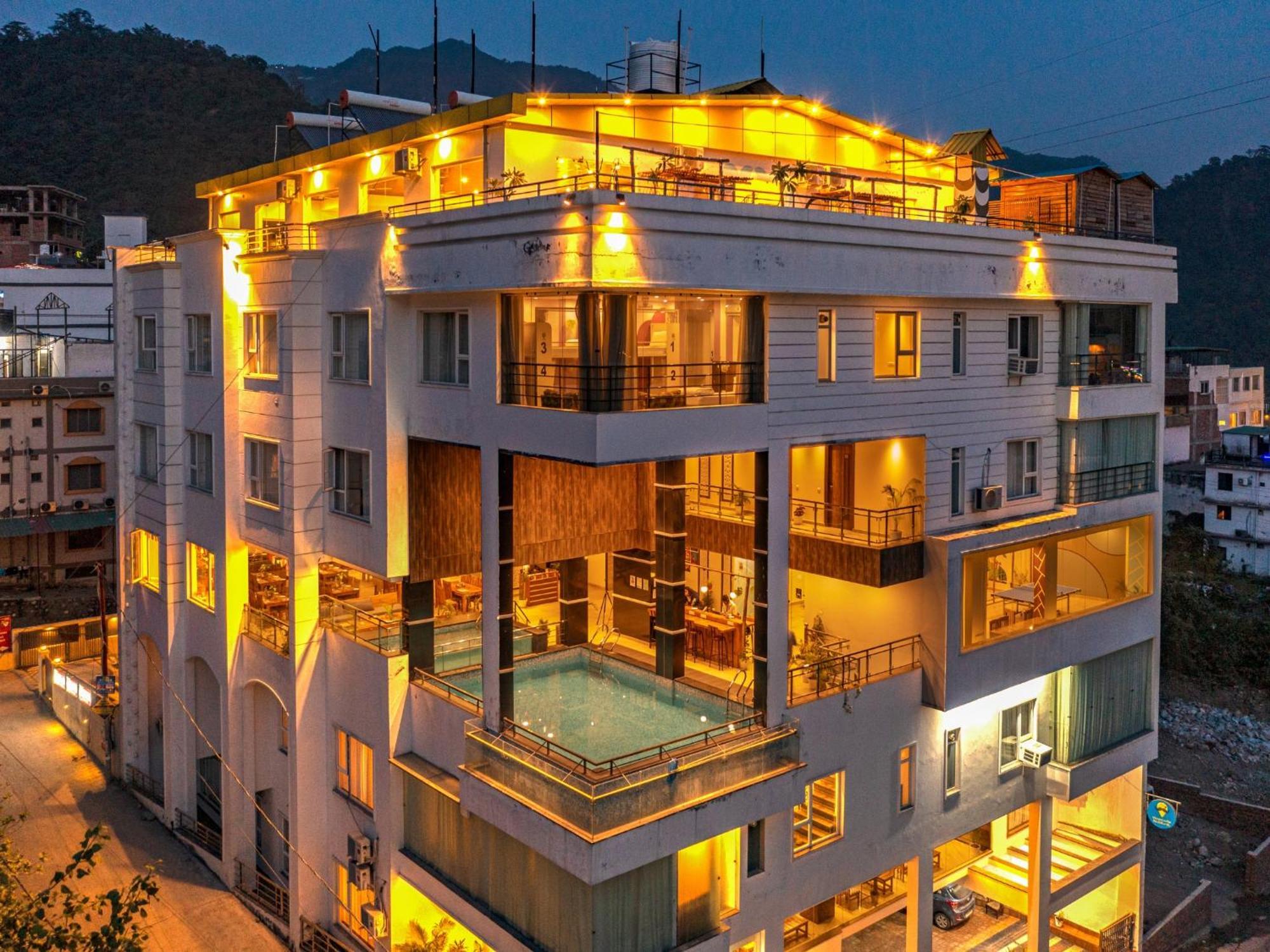 Moustache Rishikesh Luxuria Hostel Екстериор снимка
