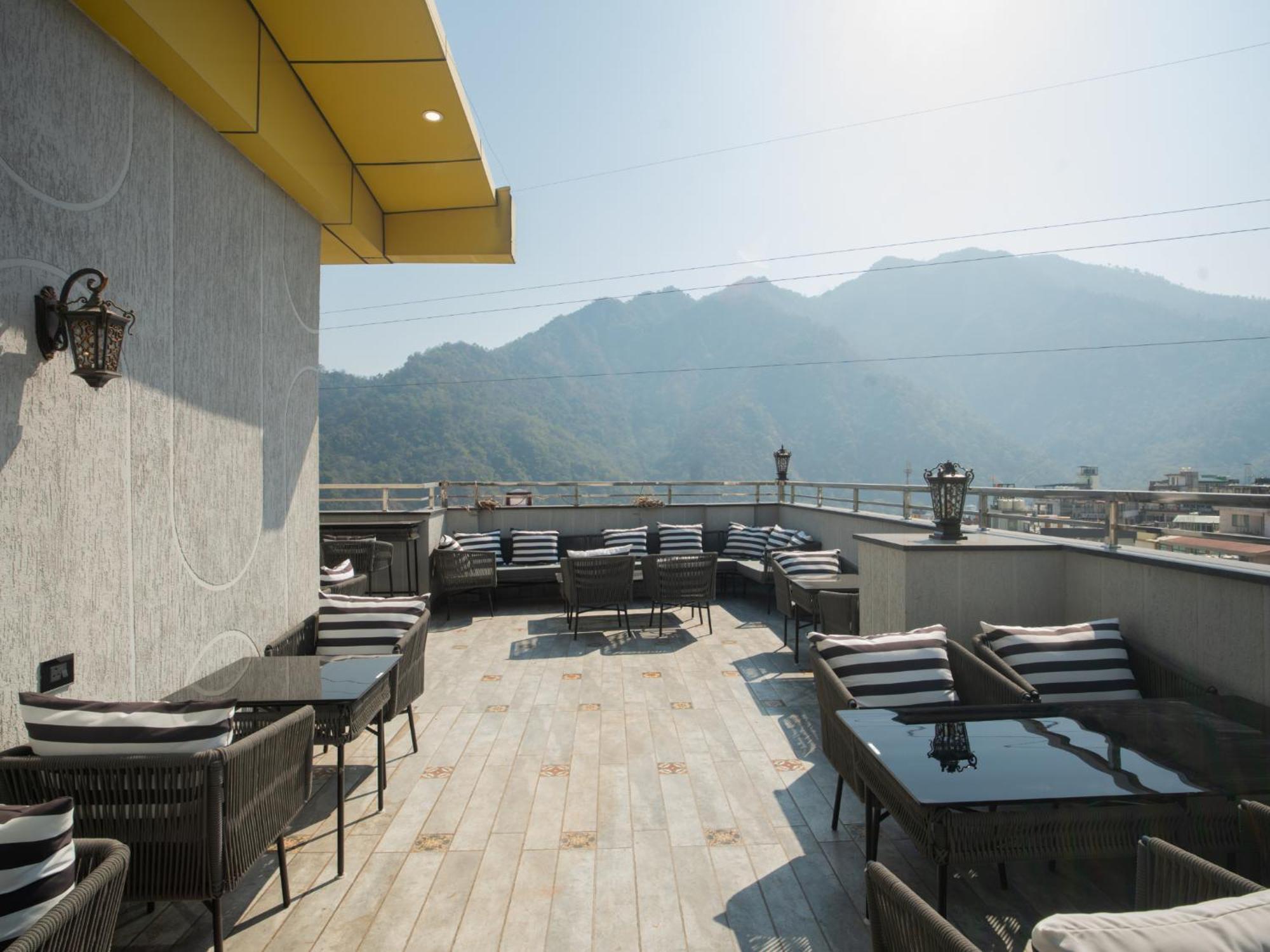Moustache Rishikesh Luxuria Hostel Екстериор снимка